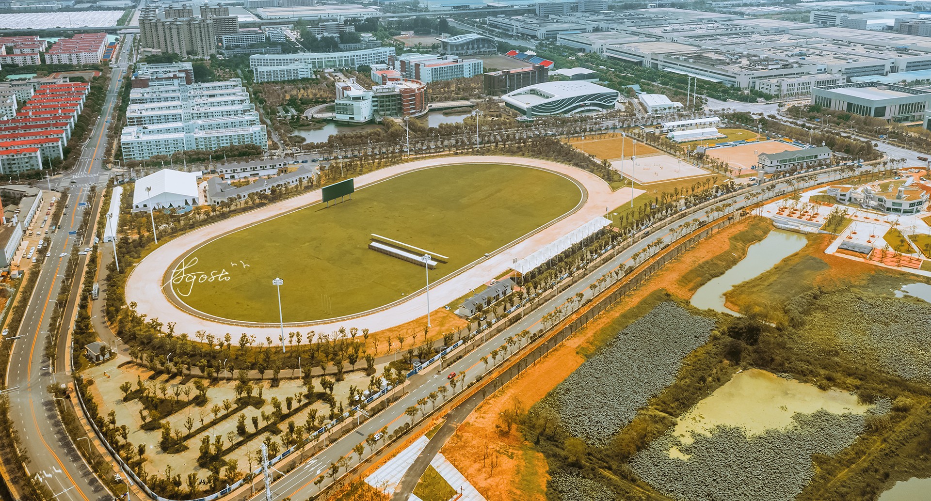 武漢商學院馭馬體育公園——2019年第七屆世界軍人運動會馬術比賽場地.jpg